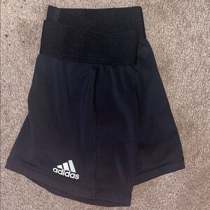 Adidas spandex, light use, perfect for activities or volleyball!